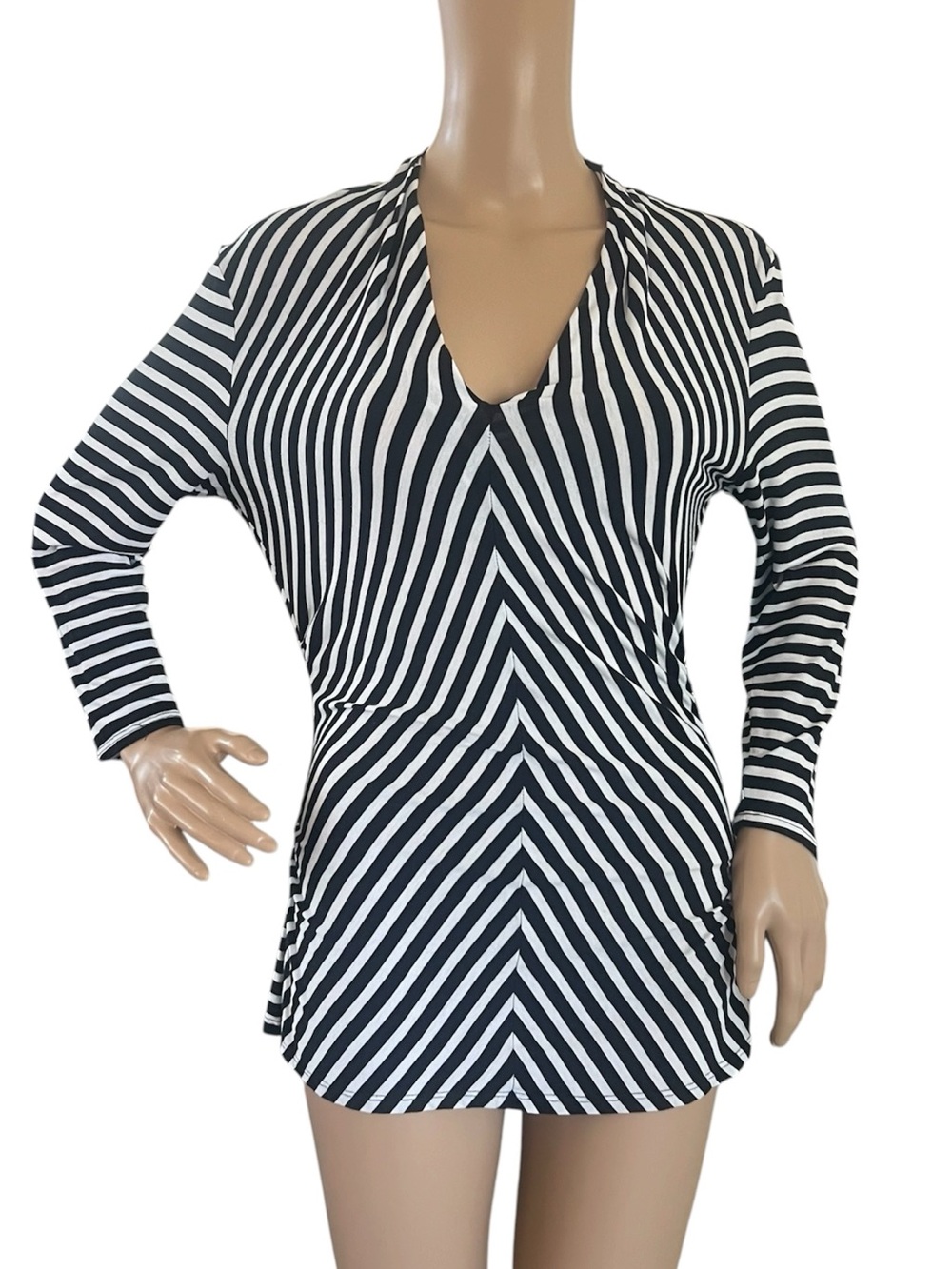 VINCE CAMUTO Top Directional Stripes
